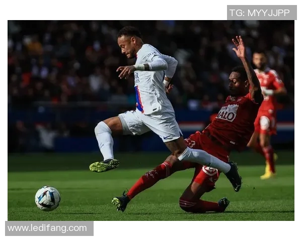 巴黎圣日耳曼首战法甲豪门里尔，内马尔领衔出战拼尽全力助球队夺冠！