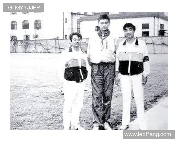 红袜子姚明的传奇篮球之路与不屈精神的完美结合